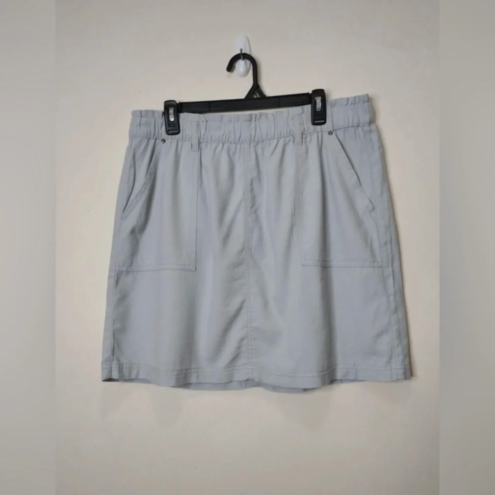 dā-sh Light Gray Pull-On Skirt Women’s Size L Utility Style Pockets‎